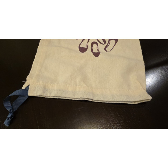 Cleo's by Skechers Storage Pull String Dust Bag for Small Bags Shoes or Sandals - Picture 2 of 5